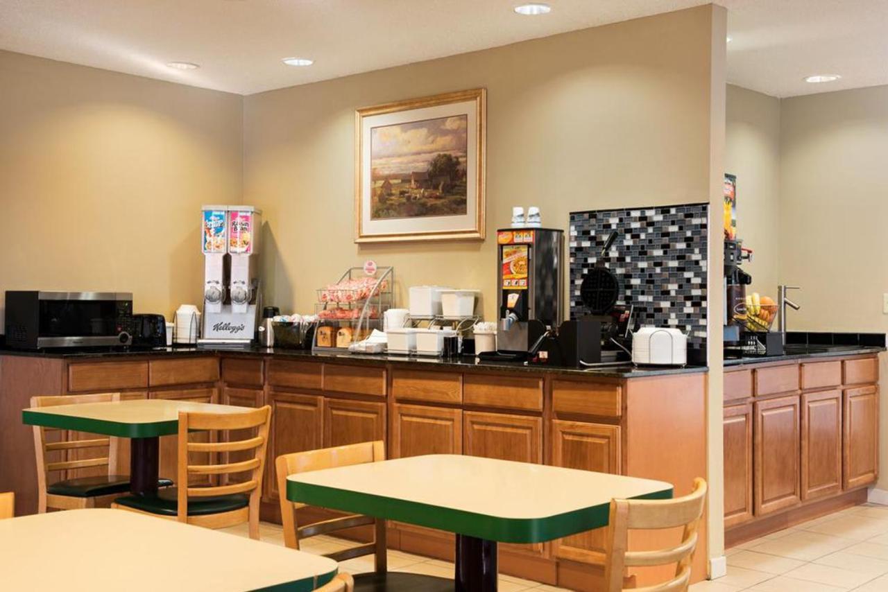 Coratel Inn & Suites By Jasper New Richmond Экстерьер фото